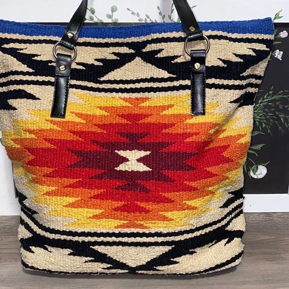 Santa Rosa Handwoven Handbag - Picture 4 of 5